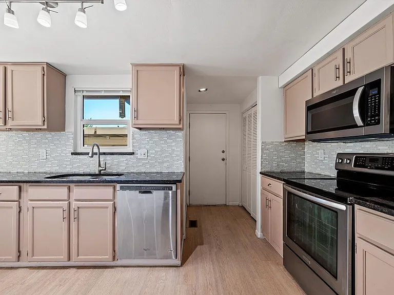 8758 E Roundtree Ave — Photo 7