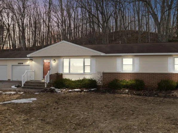 10164 S West Bay Shore Dr, Traverse City, MI 49684