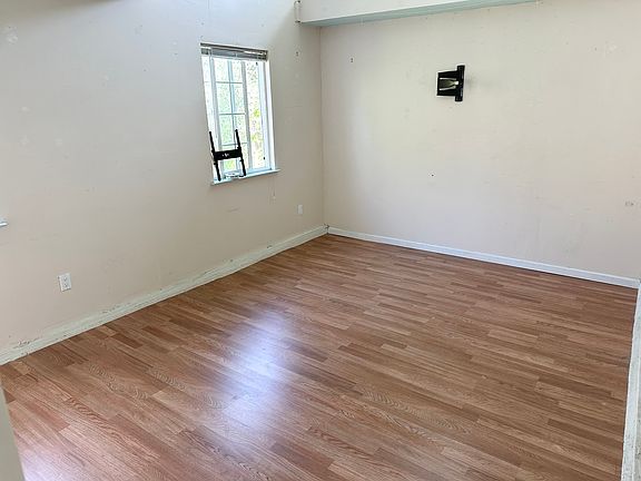 3rd image of 1041 El Dorado Ave