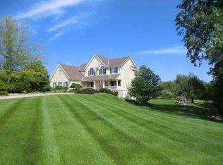 10655 Ridgemont Cir, Omaha, NE 68136