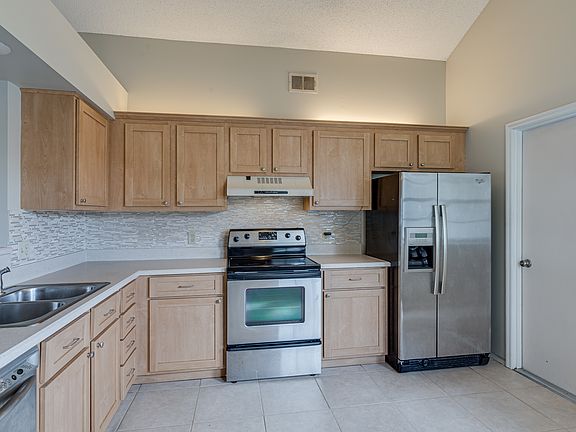 5th image of 219 N Lake Ct
