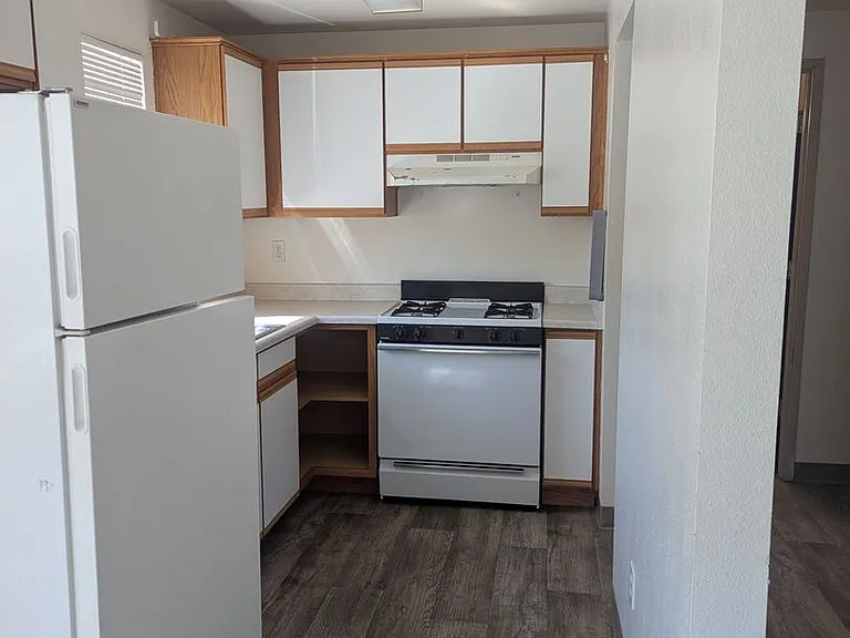 668 NE Johnson St — Photo 5