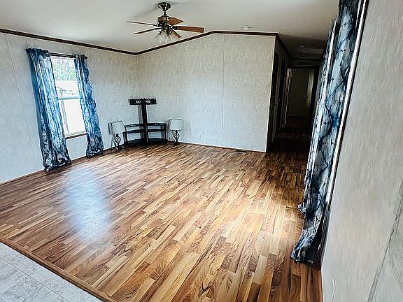 2nd image of 115 Horseshoe Dr