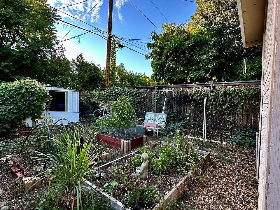 Large private backyard for your own use