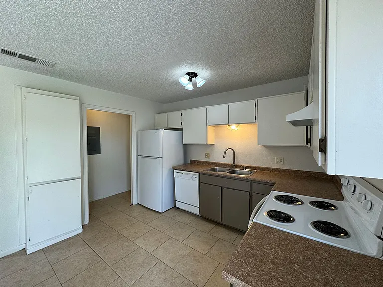 2515 Bermuda Dr — Photo 12