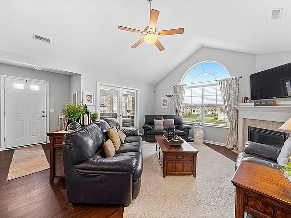 4th image of 205 Shaw Dr
