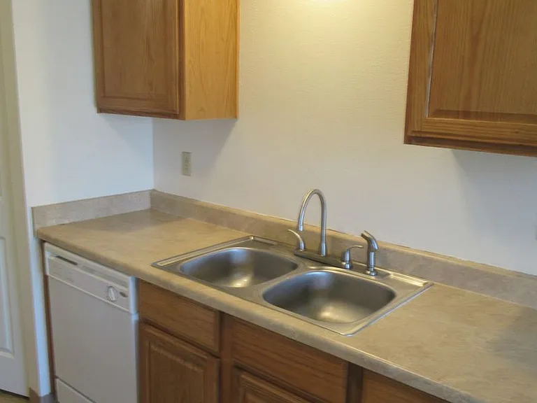 Two Bedroom Apt. w/ Washer and Dryer — Photo 3