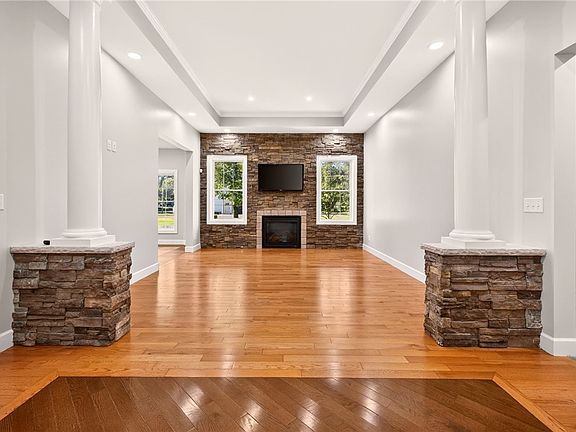 3rd image of 626 Brookstone Bnd