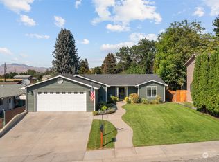 621 12th St NE, East Wenatchee, WA 98802