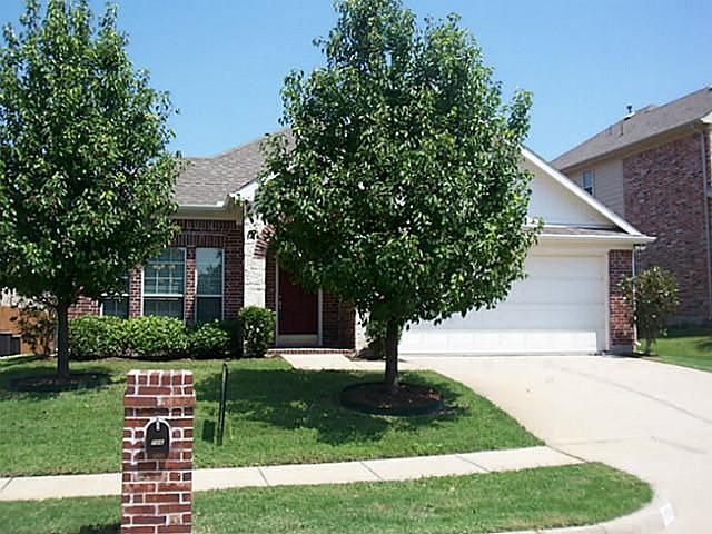 1st image of 706 Grove Dr
