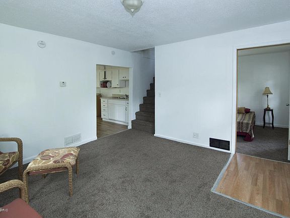4th image of 137 W River St