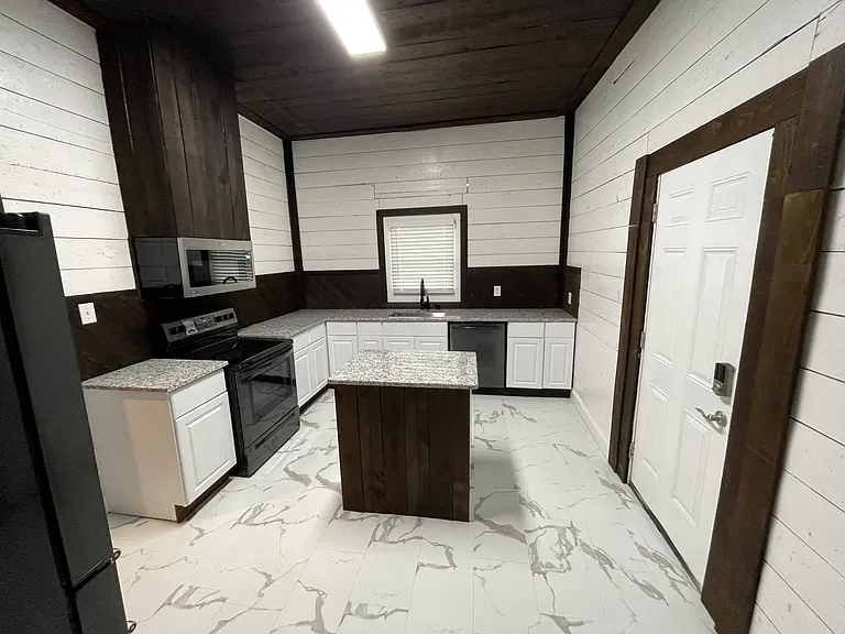112 Yates St — Photo 3