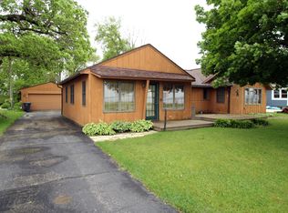 360 Sandy Beach Rd, Lake Mills, WI 53551