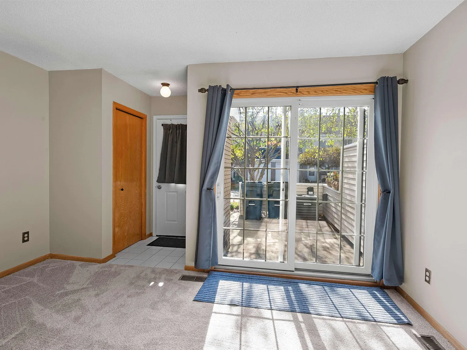 2 bed, 1080 sqft, $1,700 — Photo 4