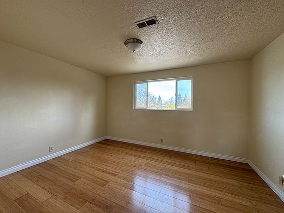 5th image of 410 W Arlington St