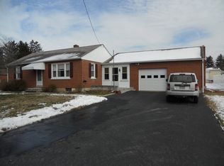 9 Park Circle Dr, Lancaster, PA