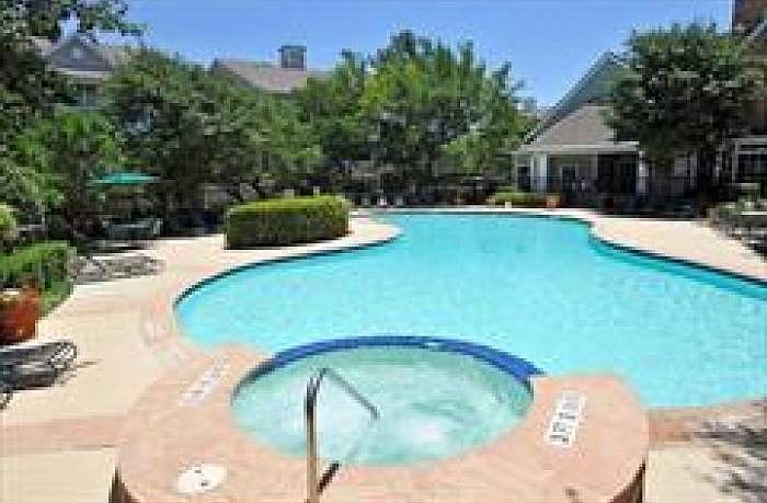 Pool & Jacuzzi