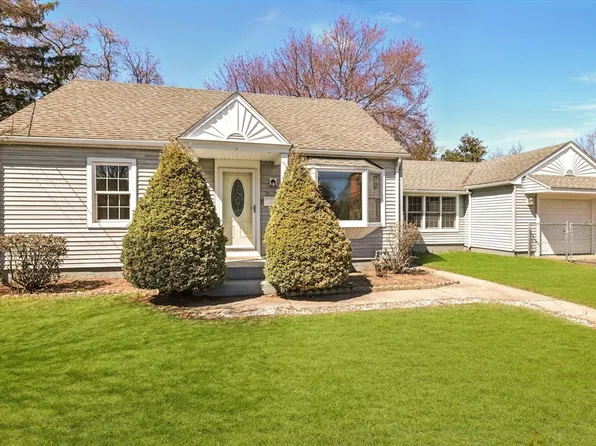 96 Providence St, Chicopee, MA 01020