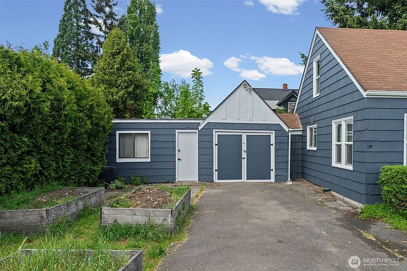 2nd image of 205 W Saar Street