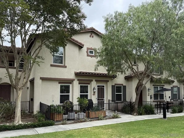 426 Avenida De La Luna, Vista, CA 92083