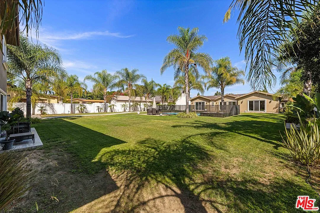 8 bed, 5.5 bath, 5683 sqft, $18,000 — Photo 4