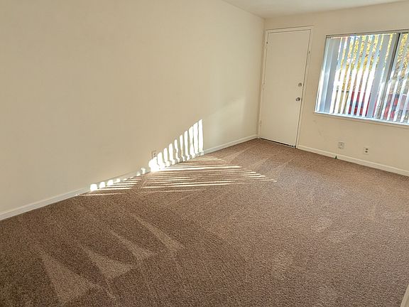 5th image of 618 Laura Dr APT C