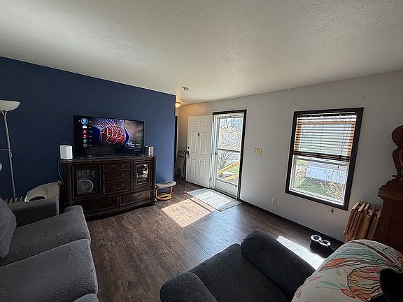 3rd image of 405 Friendship St