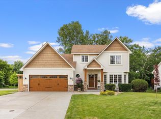 529 Eagle Ridge Rd, Woodbury, MN 55125