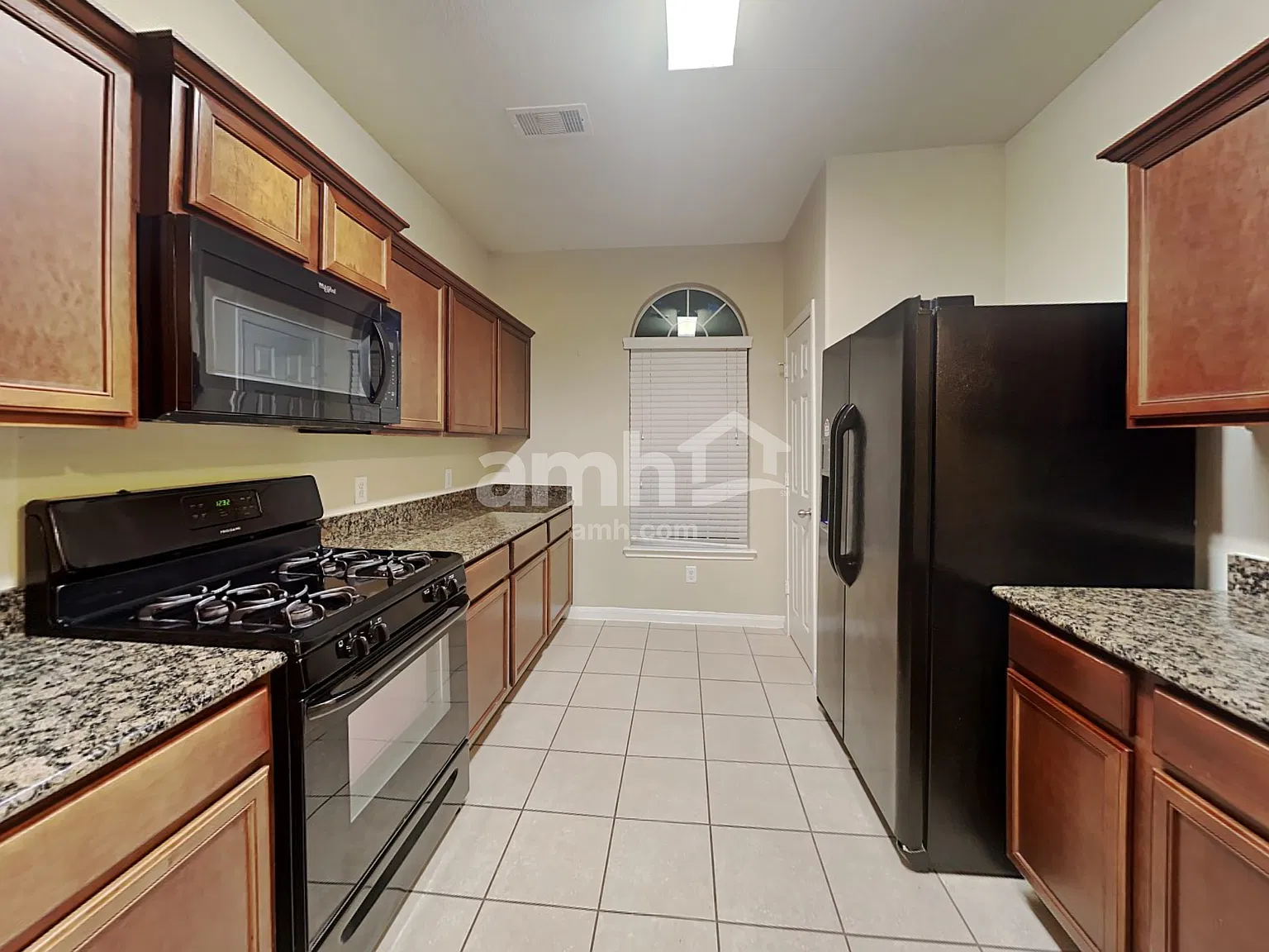 5 bed, 2.5 bath, 2606 sqft, $2,295 — Photo 3