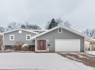 776 Kingston Ln, Crystal Lake, IL 60014
