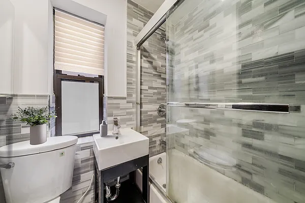 Rented by Vector New York, LLC | media 17