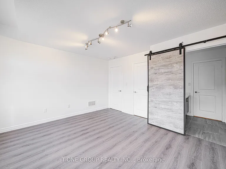 60 Lewis Ave — Photo 31