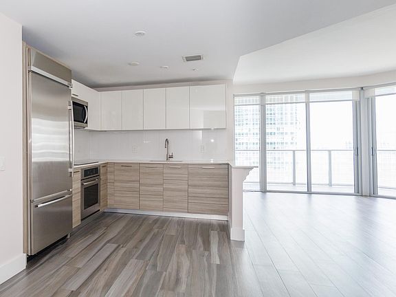 2nd image of 1300 Brickell Bay Dr APT 2802
