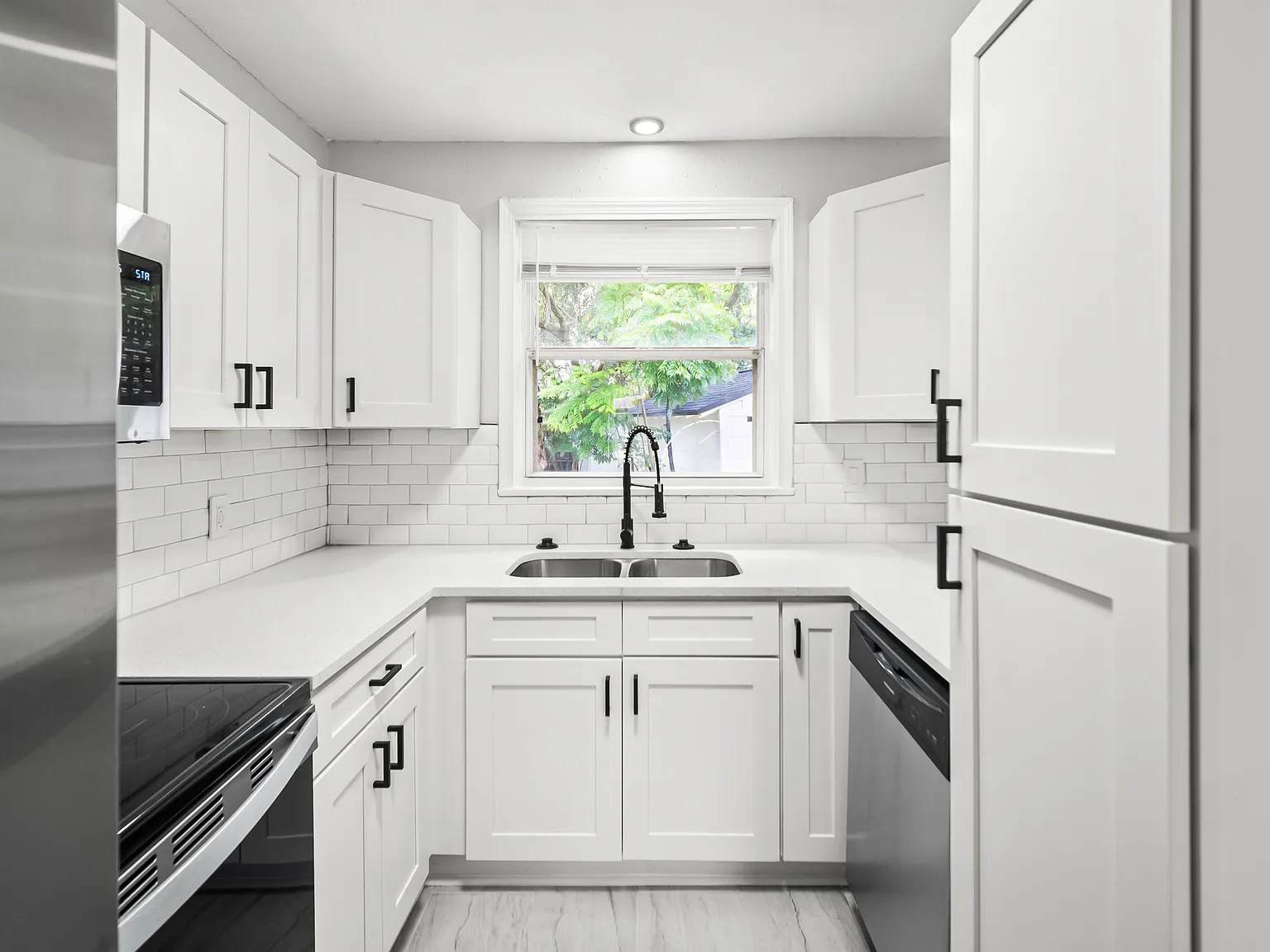 3 bed, 937 sqft, $2,200 — Photo 4