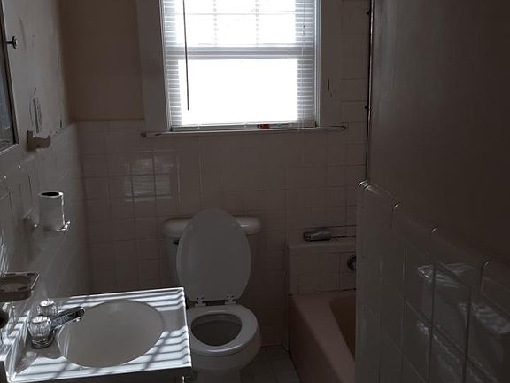 5th image of 2541 Ellsworth Ave