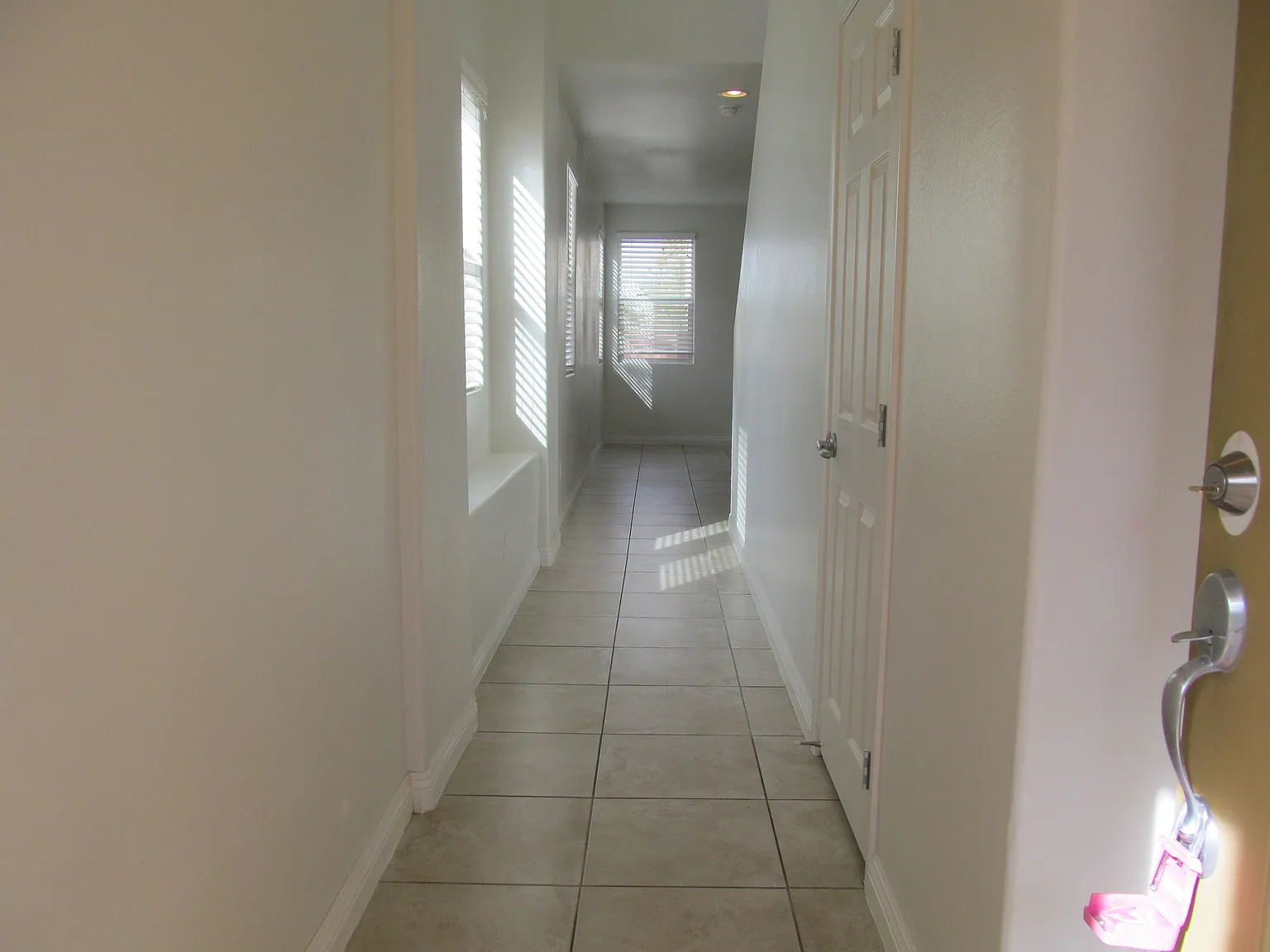 3 bed, 2.5 bath, 1703 sqft, $1,900 — Photo 3