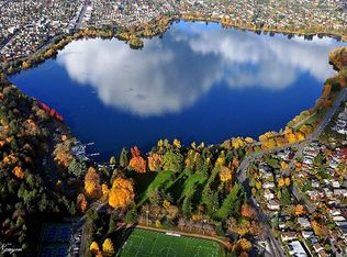 9505 College Way N, Seattle, WA 98103