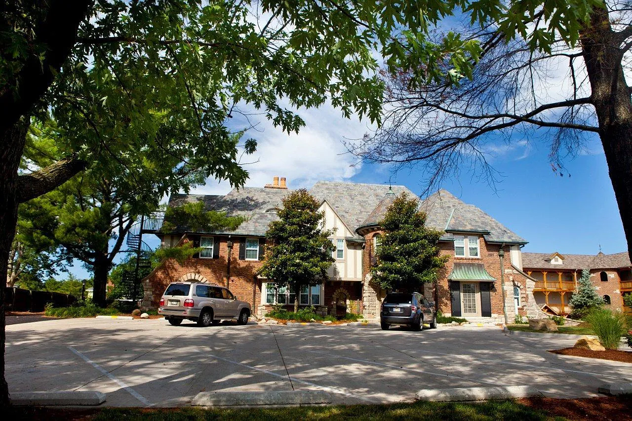 2 bed, 1.0 bath, $1,810 — Photo 1