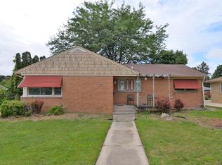 1022 Crab Tree Ln, Racine, WI 53406