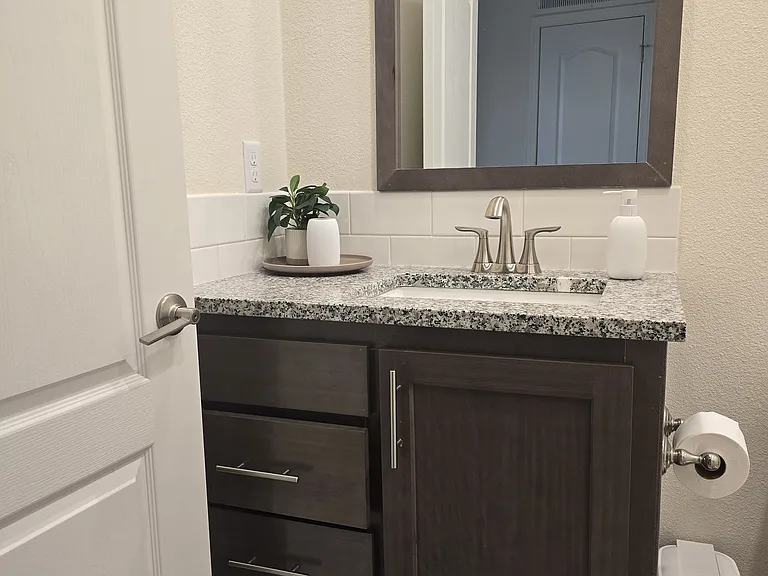 Laurel Dr — Photo 5