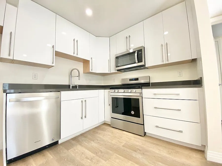 Hyde Park Apts — Photo 2