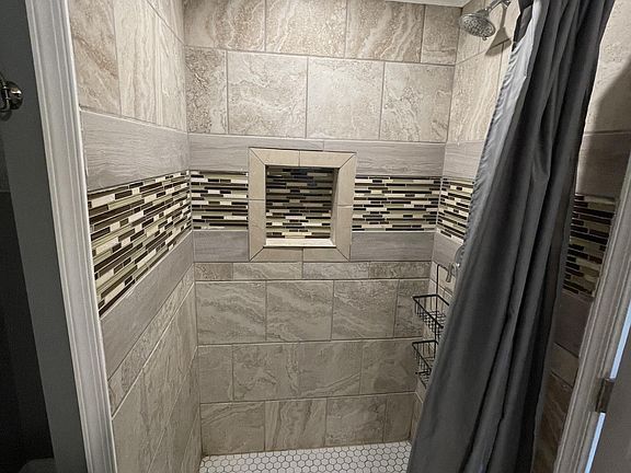 3rd image of 337 W 32nd St #8