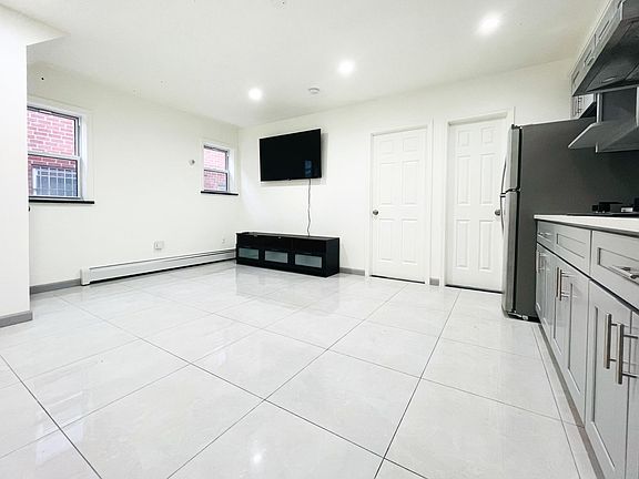 5th image of 13623 60th Ave #1