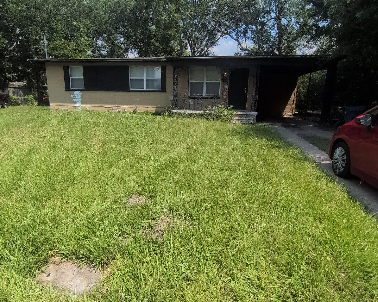 3 bed, 1.0 bath, 1080 sqft, $1,350 — Photo 1