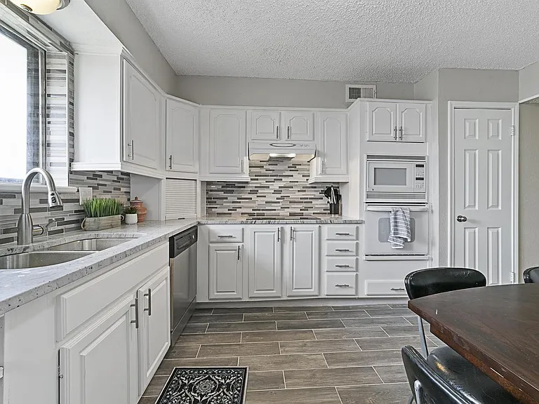 5330 Daytona Dr — Photo 18