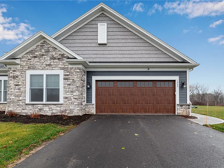 1352 Creeks Edge Dr — Photo 3