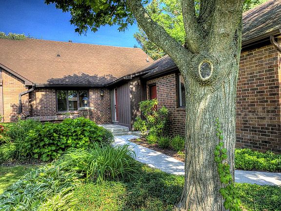 3rd image of 6071 N Gatehouse Dr SE #29