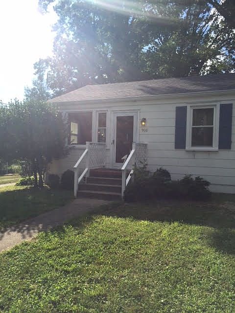 1st image of 906 Sabot St