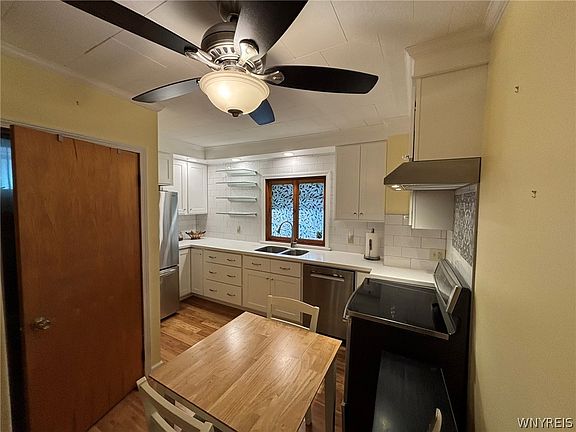 4th image of 95 Eckhert St