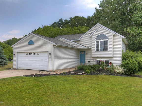 2nd image of 7015 Cedar Highlands Dr NE